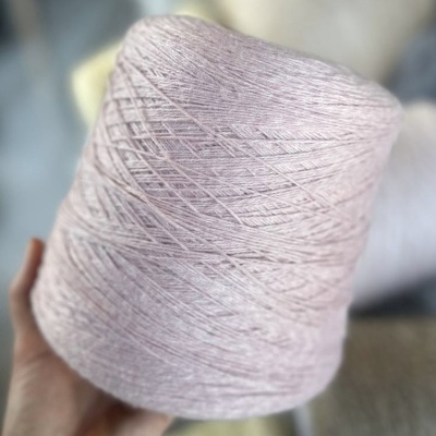 Бобина Qveens (70% меринос, 21% шелк, 9% Па), 470 м. (75887 7587, Лотос)