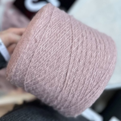 Бобина Cindy by Lanifico del Olivio (26% меринос экстрафайн, 26% беби альпака, 38% хлопок, 10% кашемир), 320 м. (303, Пыльный амарант)