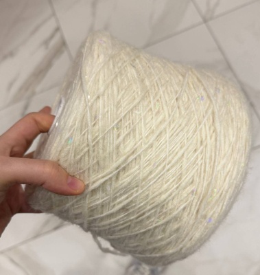 Бобина Krisequins (82% меринос, 14% Па, 4% пайетки), 160 м (5999, Сливочное масло)