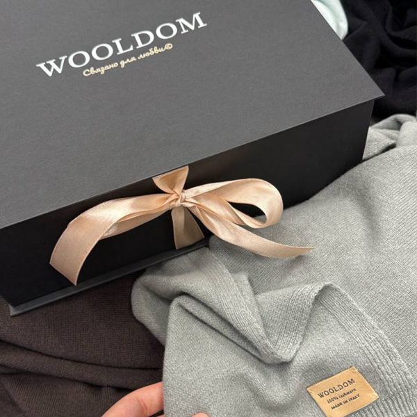 Коробка WoolDom подарочная на лентах