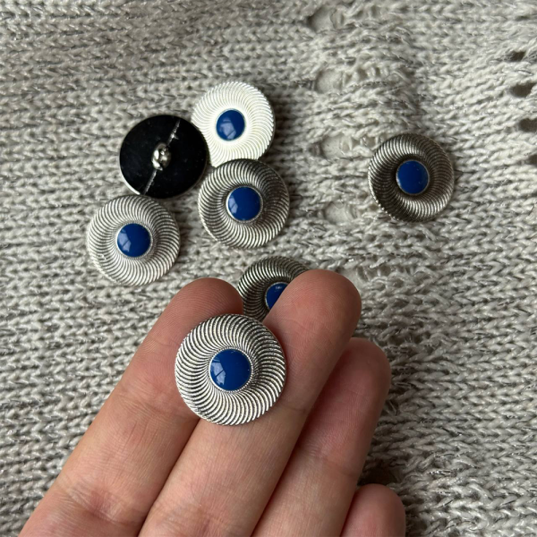 Пуговицы Sandra, размер 32