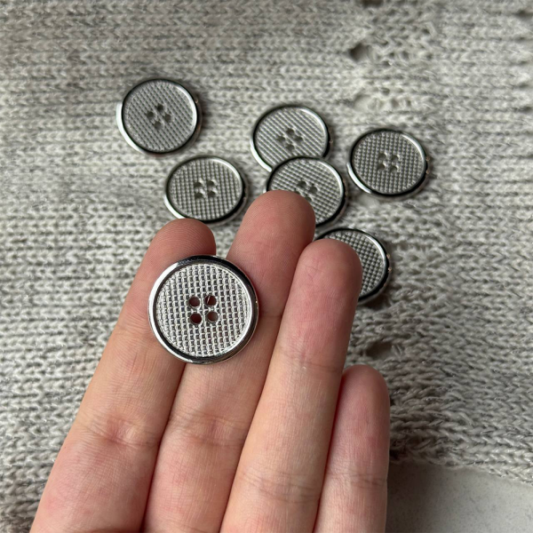 Пуговицы Sandra, размер 36