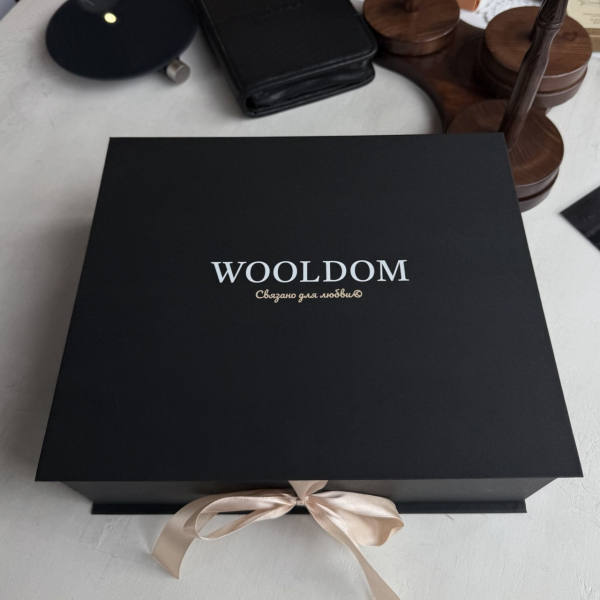 Коробка WoolDom подарочная на лентах