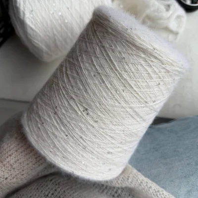 Бобина Pailettes KidMohair by WoolDom (67% кидмохер, 28% шелк малберри, 5% пайетки), 850 м. (0016, Пенка латте)